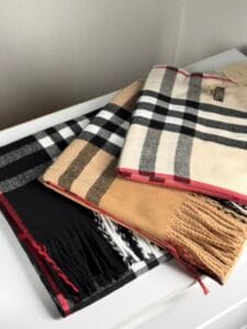 Шарфи та палантини