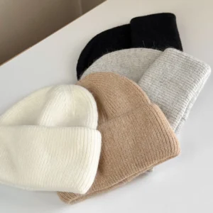 Тепла ангорова шапка